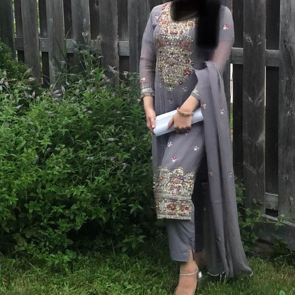 Pakistani three piece suit - Picture 2 of 4